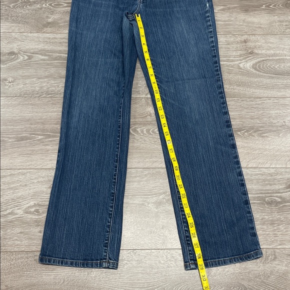 L.L. Bean Classic Mid Rise Straight Leg Denim Jeans 4 Reg - Picture 10 of 16